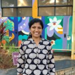 Portrait of Elakkiya Soundararajan, mother of Magil from Coimbatore, sharing her review about eduSeed.
